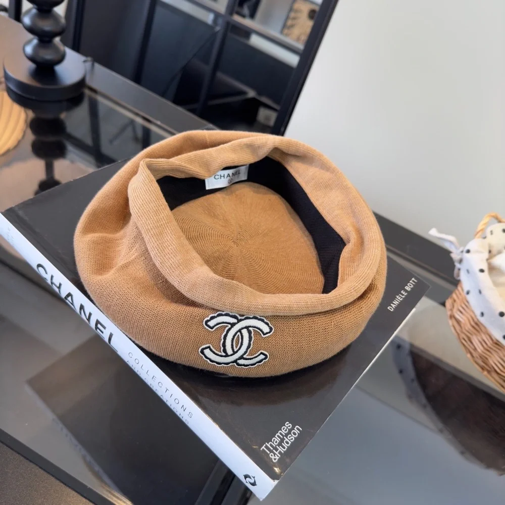 Chanel Brown Beret, Headband Size 57cm - Picture 4 of 8